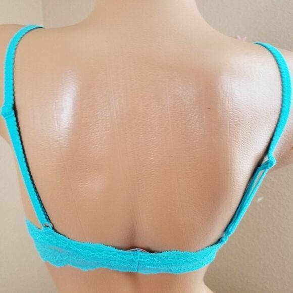 1064 SMALL Victoria's Secret Blue Lace Bralette NWT - Picture 3 of 4